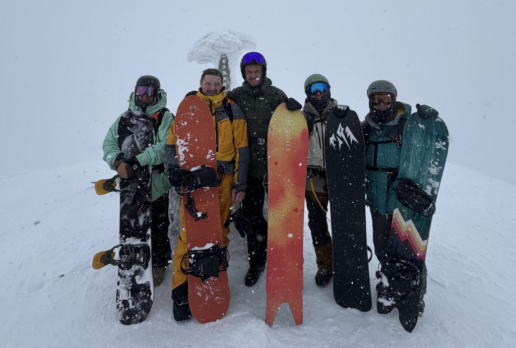 Niseko_team.jpeg Niseko_team.jpeg